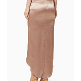Rose gold velour wrap skirt with ruched detailing styled with white top — No Pise La Grama | Endless UAE