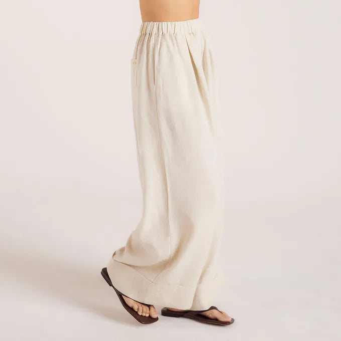 Woman wearing cream linen blend strapless blouse and wide-leg pants — Leo Lin | Endless UAE
