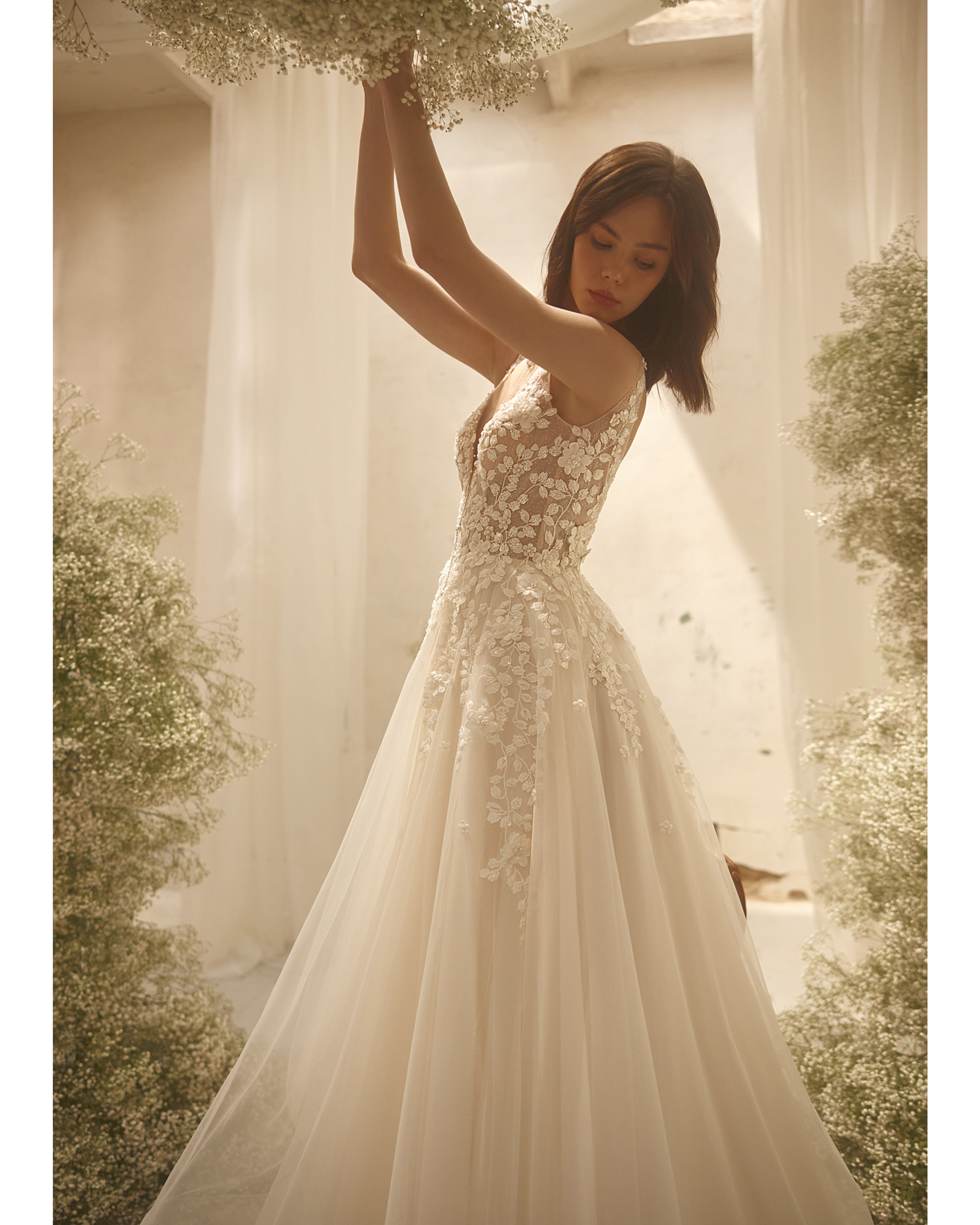 Agnes Dress in ivory with delicate lace bodice and flowing tulle skirt — Ria Tener | Endless UAE