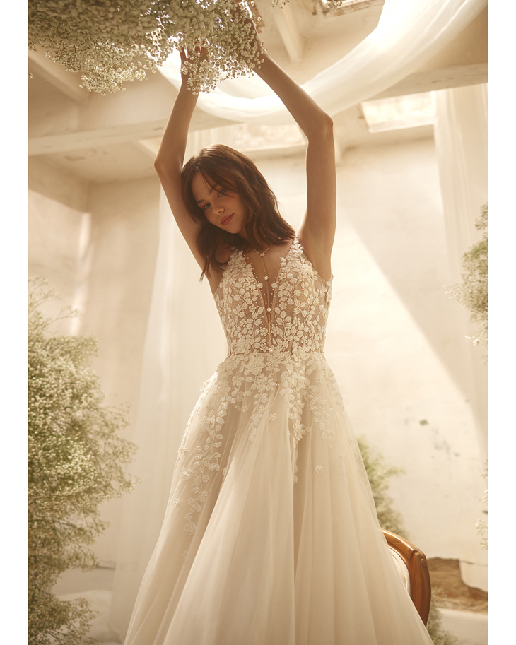 Agnes Dress in ivory with delicate lace bodice and flowing tulle skirt — Ria Tener | Endless UAE