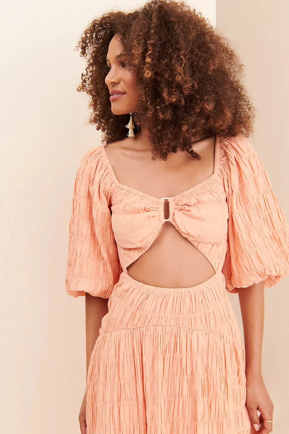 Peach textured midi dress with bow cutout detail and puff sleeves — Soverè | Endless UAE