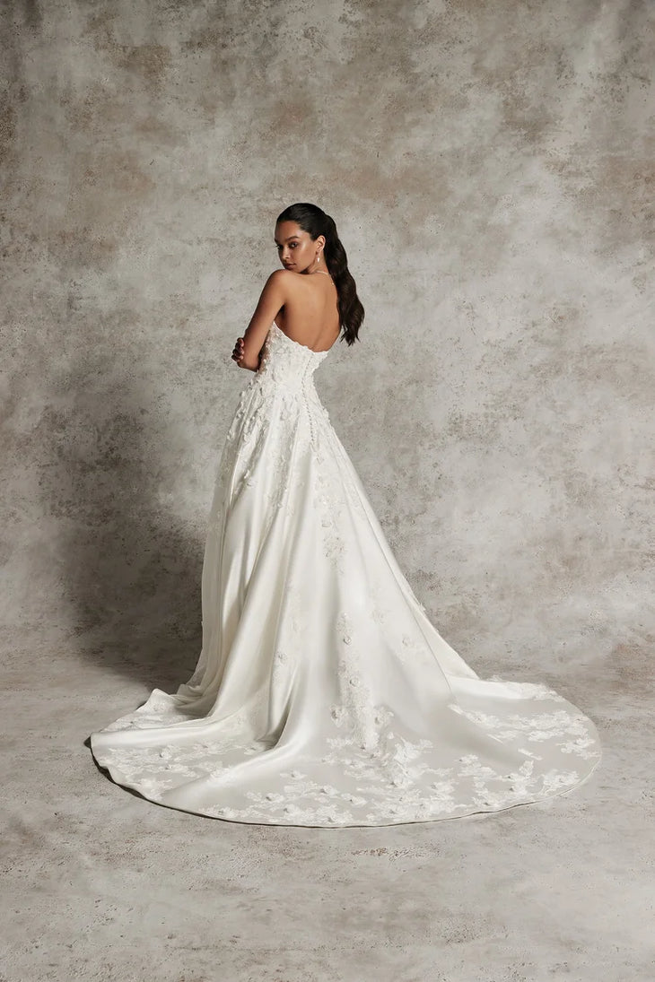 Elegant ivory white A-line wedding gown with strapless sweetheart neckline and floral appliqué train — Justin Alexander | Endless UAE