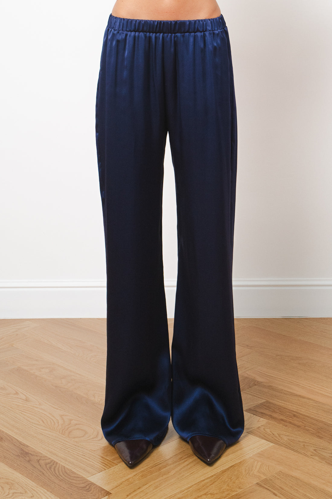 Navy blue silk wide-leg trousers with elastic waistband, full-length hem, worn with pointed heels — Amara Grace | Endless UAE