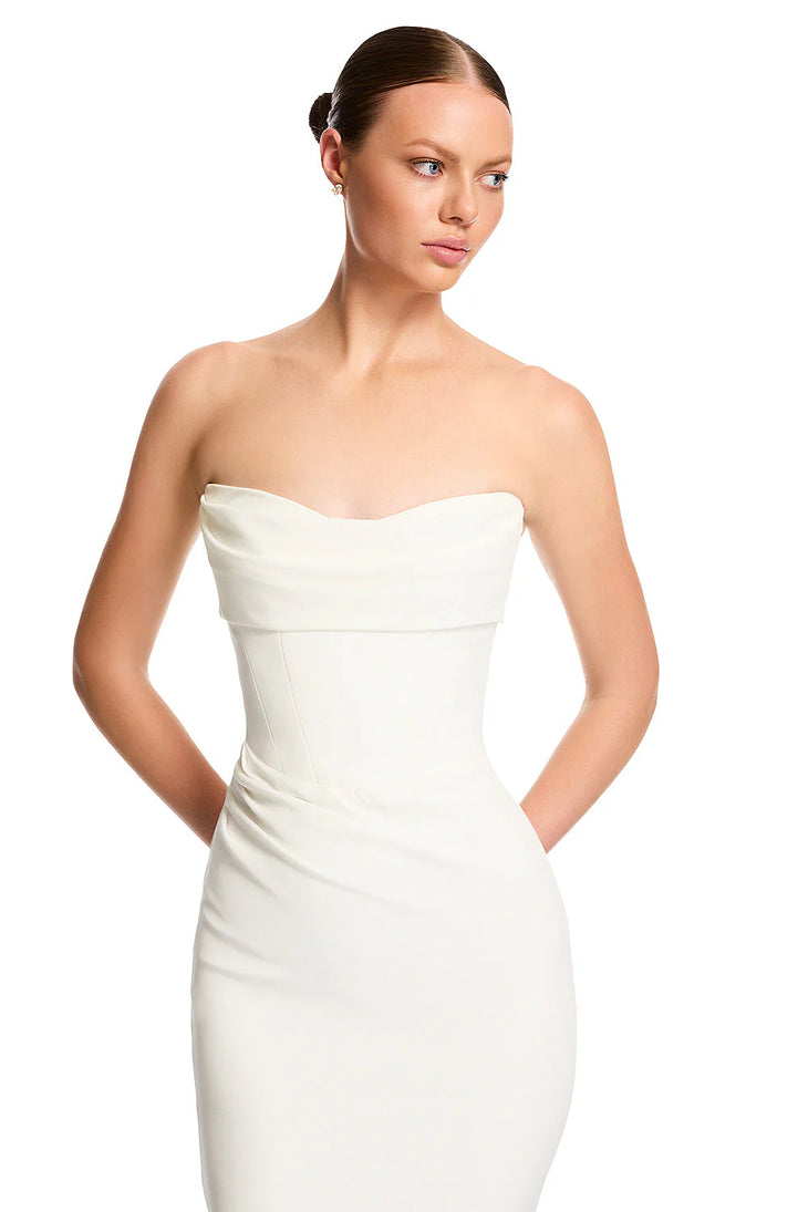 Strapless white mermaid wedding dress with sweetheart neckline and train — Kyha | Endless UAE