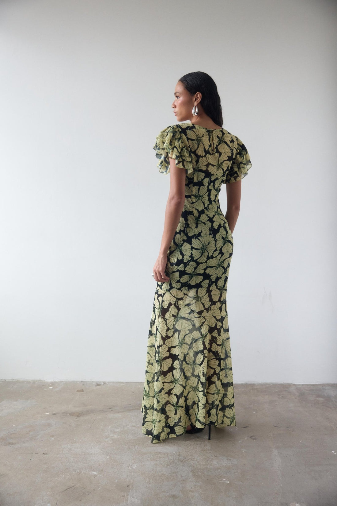 Bougainvillea Maxi Dress in cream and black floral print with ruffled sleeves — De La Vali | Endless UAE