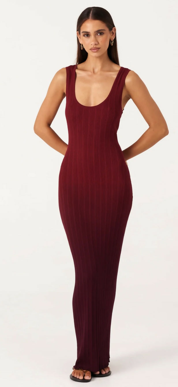 Burgundy ribbed knit maxi dress with scoop neckline and figure-hugging silhouette — SNDYS | Endless UAE