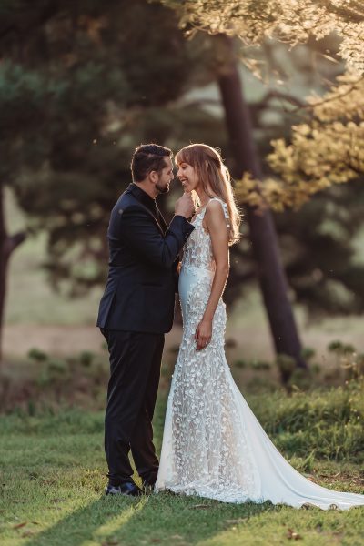 Naomi wedding dress by JESSICA COUTURE features delicate lace detailing with elegant backless design — JESSICA COUTURE | Endless UAE