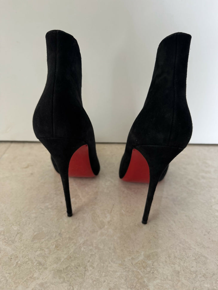 Black suede pointed-toe pumps with cream insoles and tan leather interior — Endless | Endless UAE