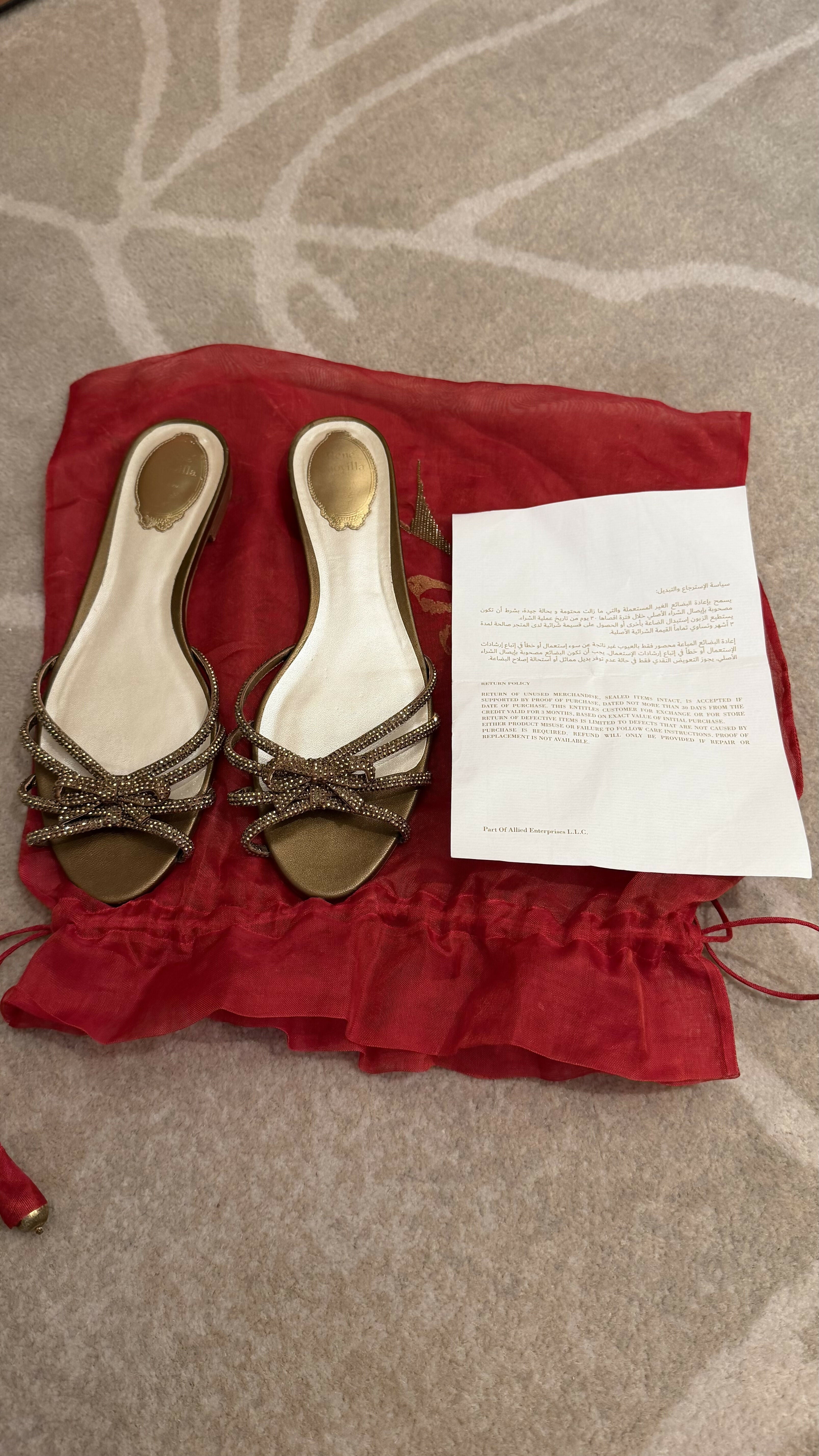 Strass flat sandals with embellished bow detail in cream and gold — Rene Caovilla | Endless UAE