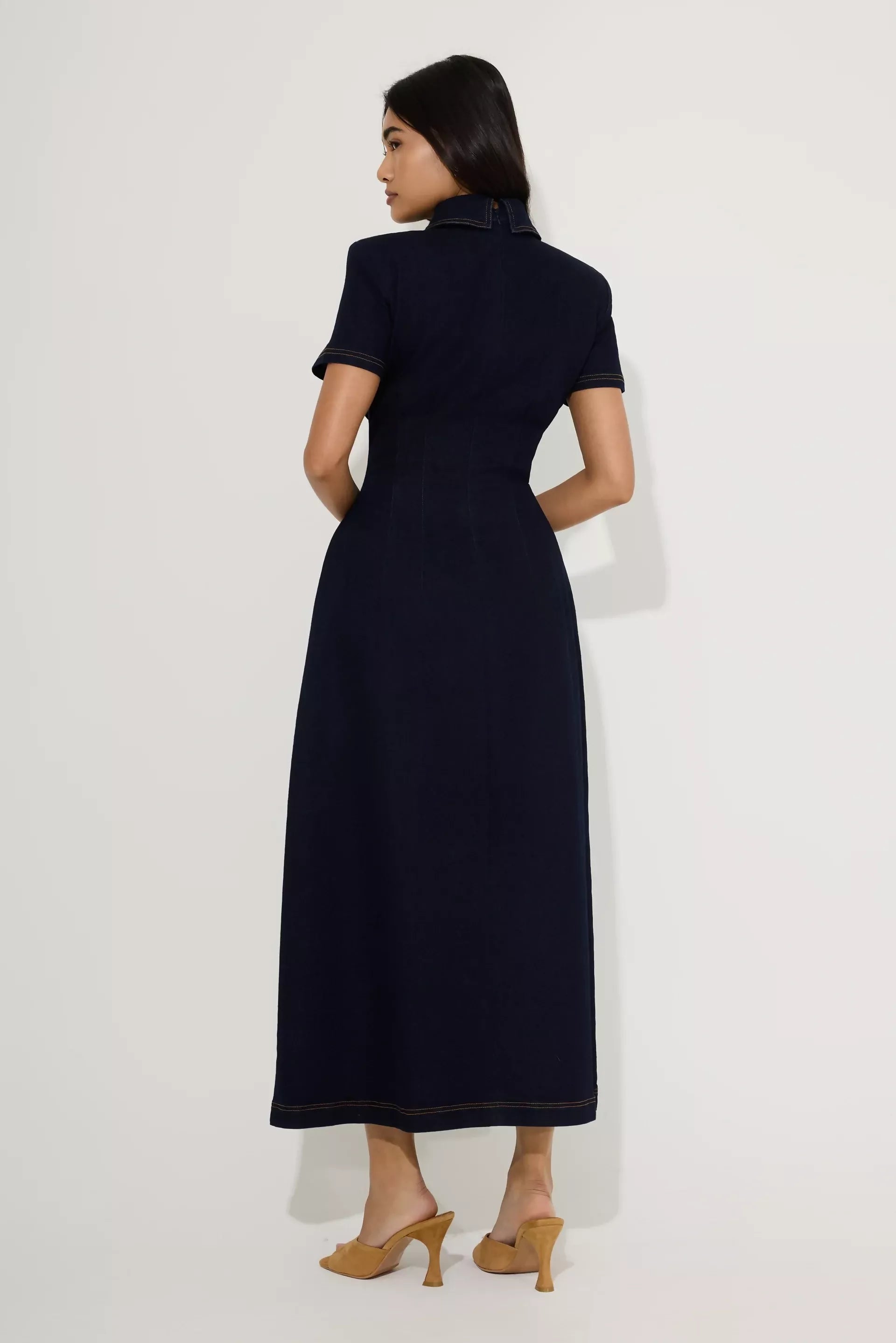 Woman wearing navy cotton denim collared midi dress with short sleeves — Endless | Endless UAE