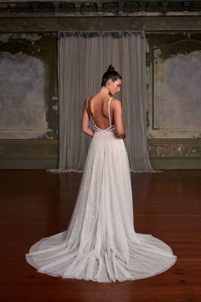 Indy wedding dress with plunging neckline and flowing skirt — Evie Young | Endless UAE