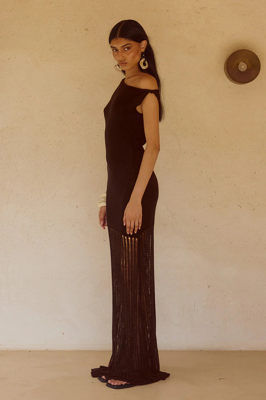 Black off-shoulder knit maxi dress with pleated hem detail — Seven Wonders | Endless UAE