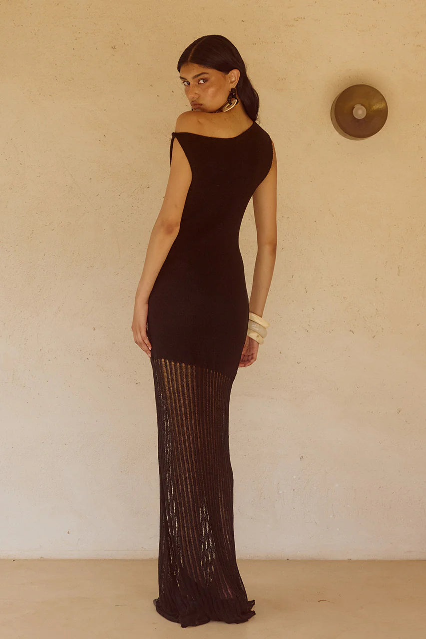 Black off-shoulder knit maxi dress with pleated hem detail — Seven Wonders | Endless UAE
