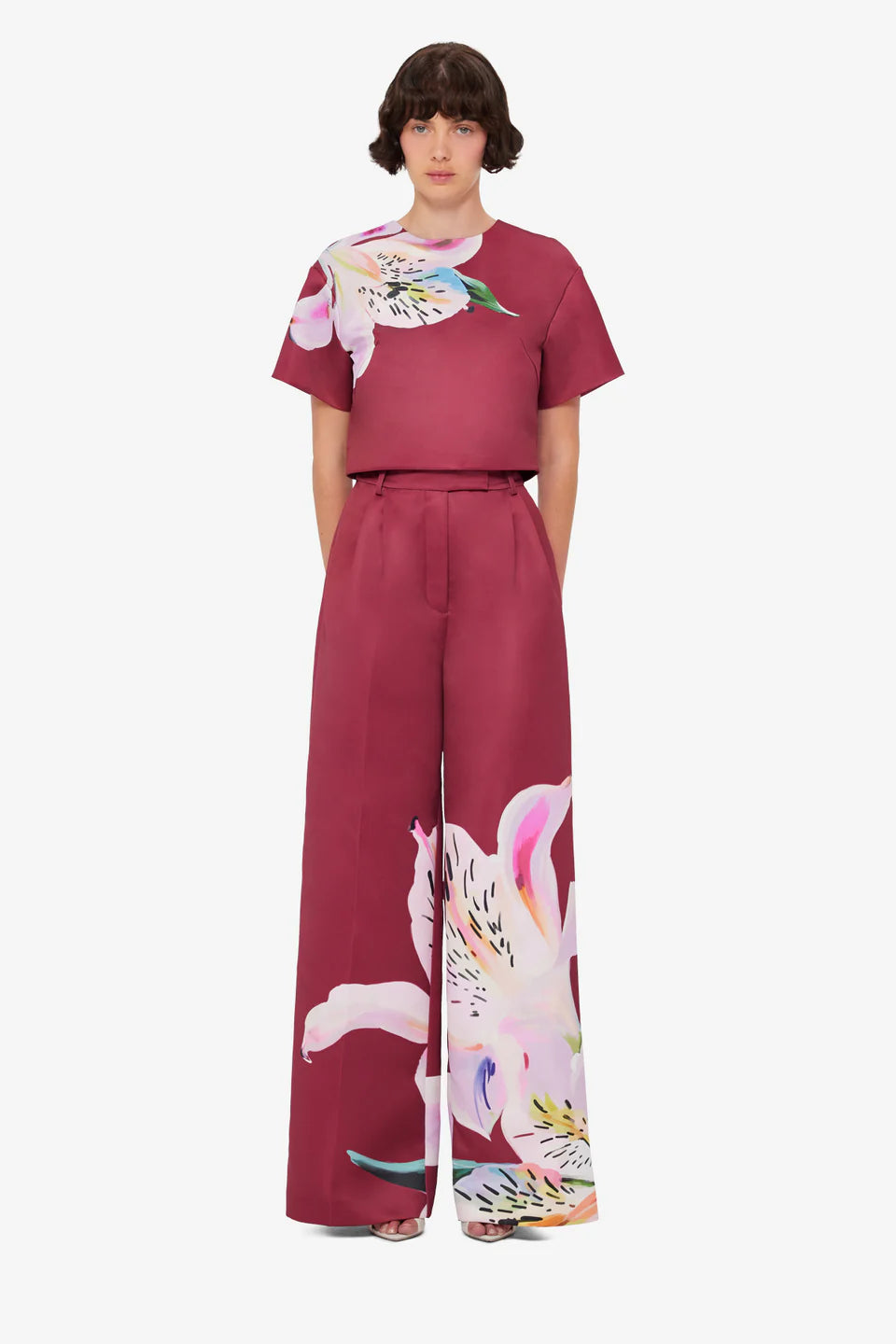 Woman wearing burgundy crop top and wide-leg floral pants with colorful lily print — Leo Lin | Endless UAE