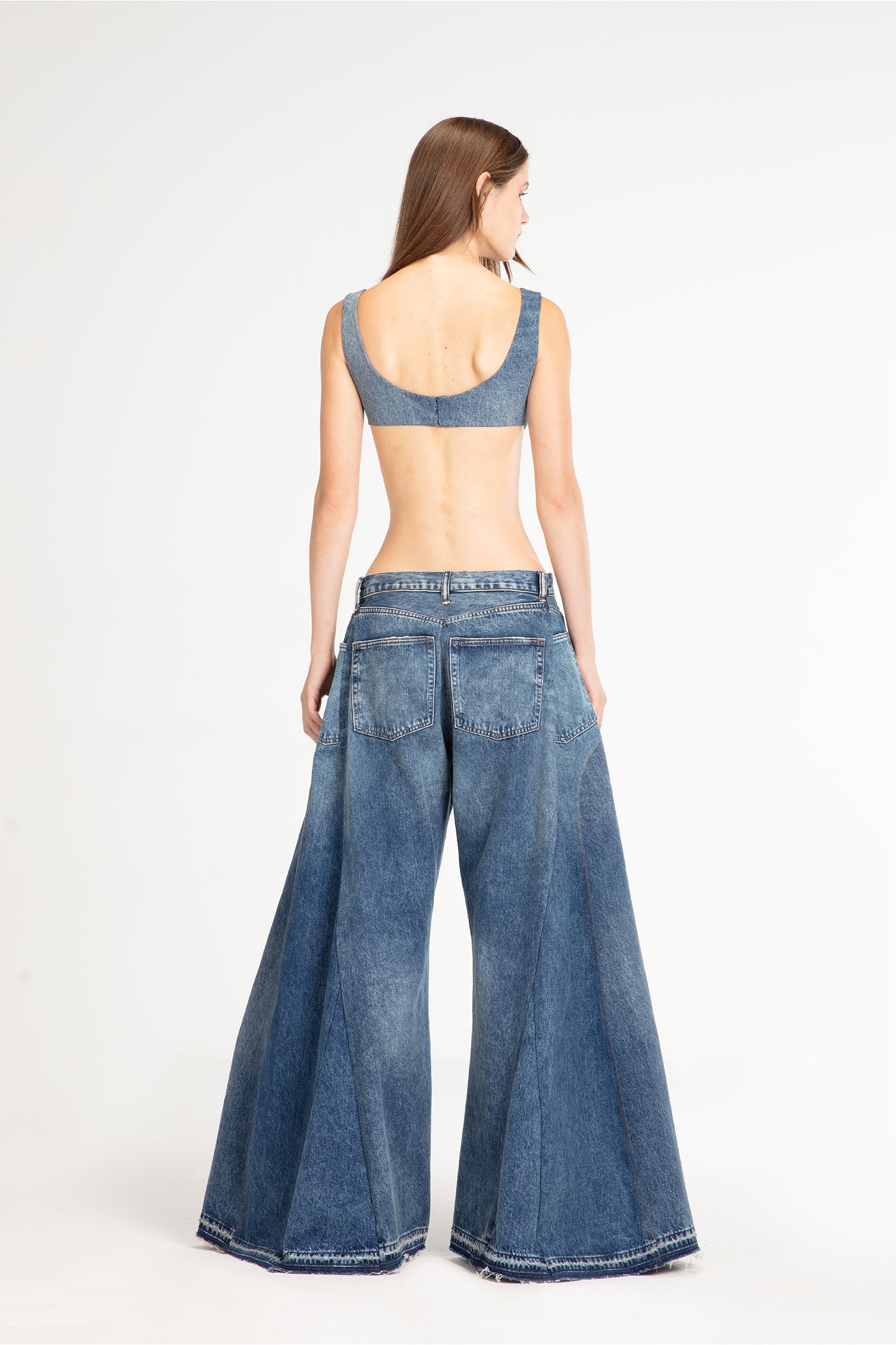 Wide-leg balloon ripped jeans with distressed knee detail in medium blue wash — Mrs. Keepa | Endless UAE