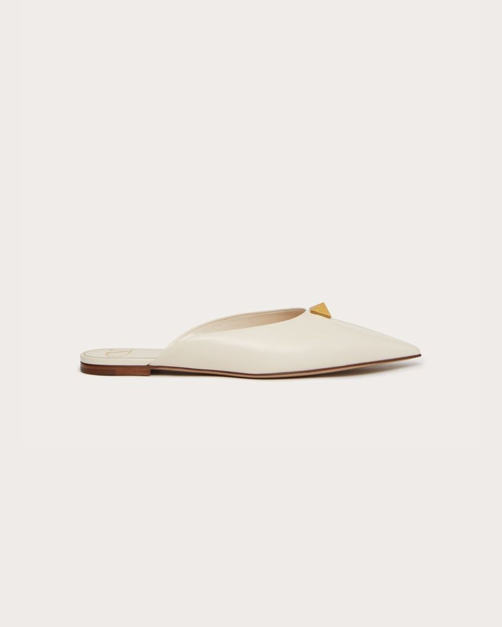 Cream leather Roman Stud flat mules with gold pyramid studs and VD logo — Valentino Garavani | Endless UAE