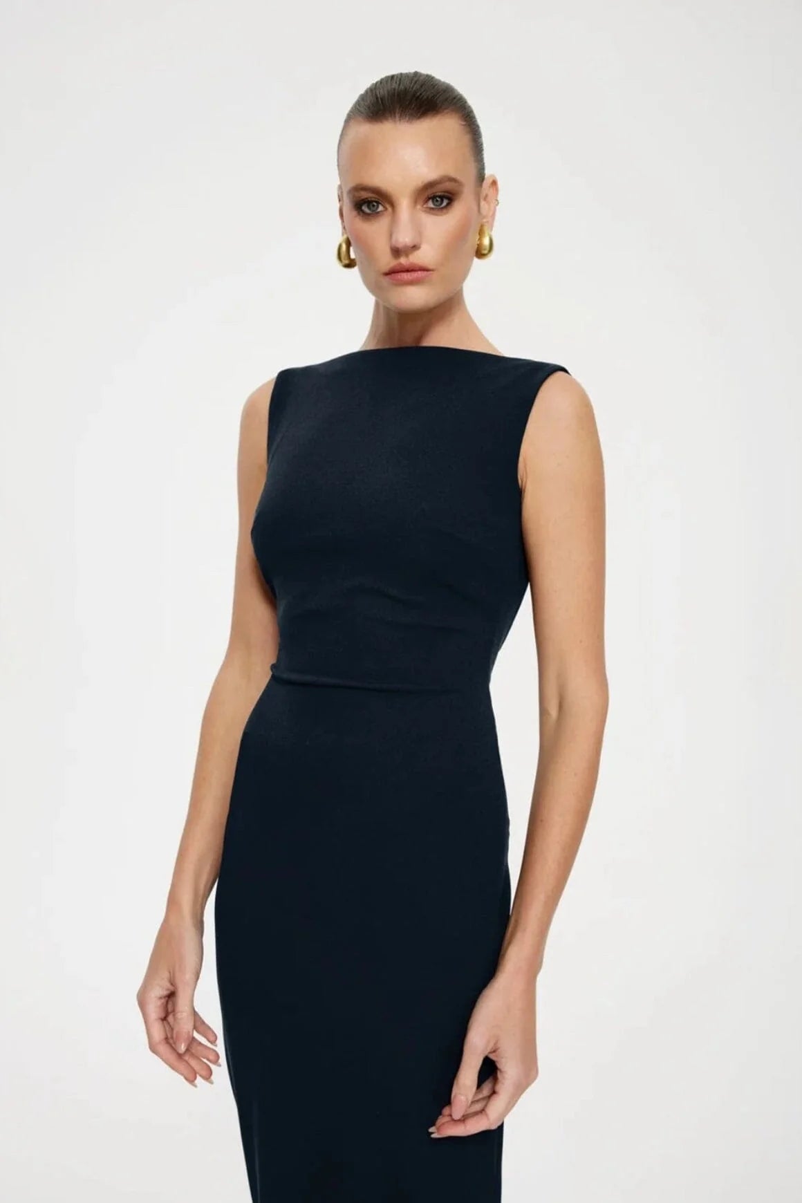 Black sleeveless floor-length gown with fitted silhouette — Effie Kats | Endless UAE