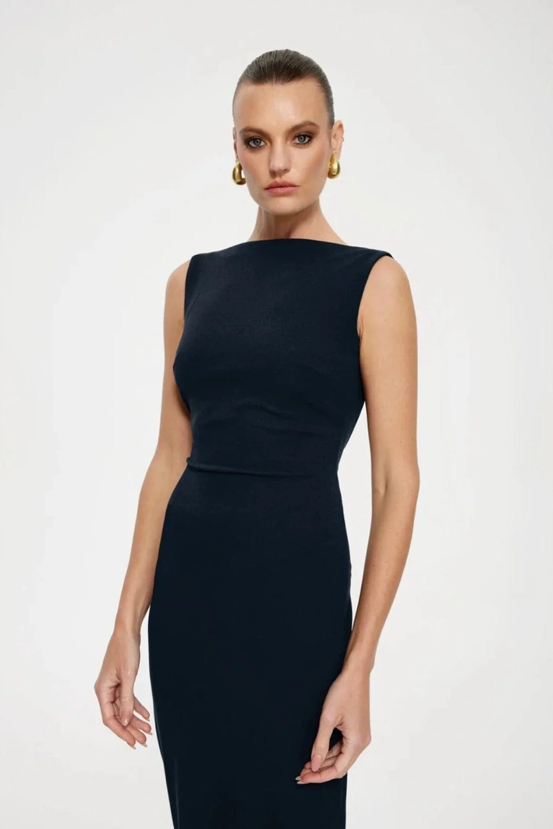Black sleeveless floor-length gown with fitted silhouette — Effie Kats | Endless UAE