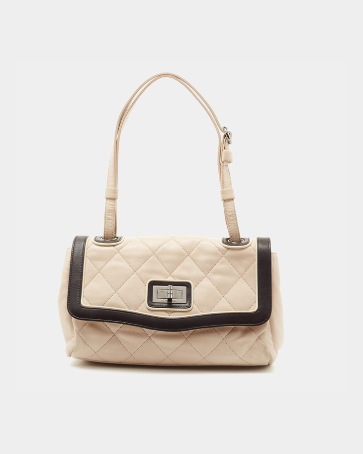 Cream quilted leather shoulder bag with black trim and silver-tone clasp — Chanel | Endless UAE
