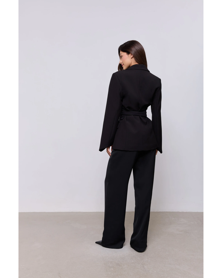 Woman wearing a black belted blazer with long sleeves and matching trousers — Odd Muse | Endless UAE