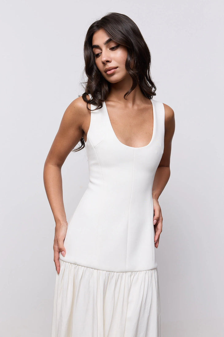 Woman wearing white linen mix dropped waist maxi dress on beach — Odd Muse | Endless UAE