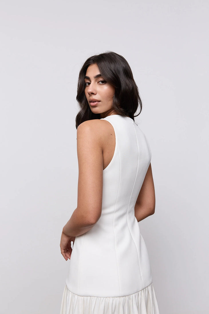 Woman wearing white linen mix dropped waist maxi dress on beach — Odd Muse | Endless UAE