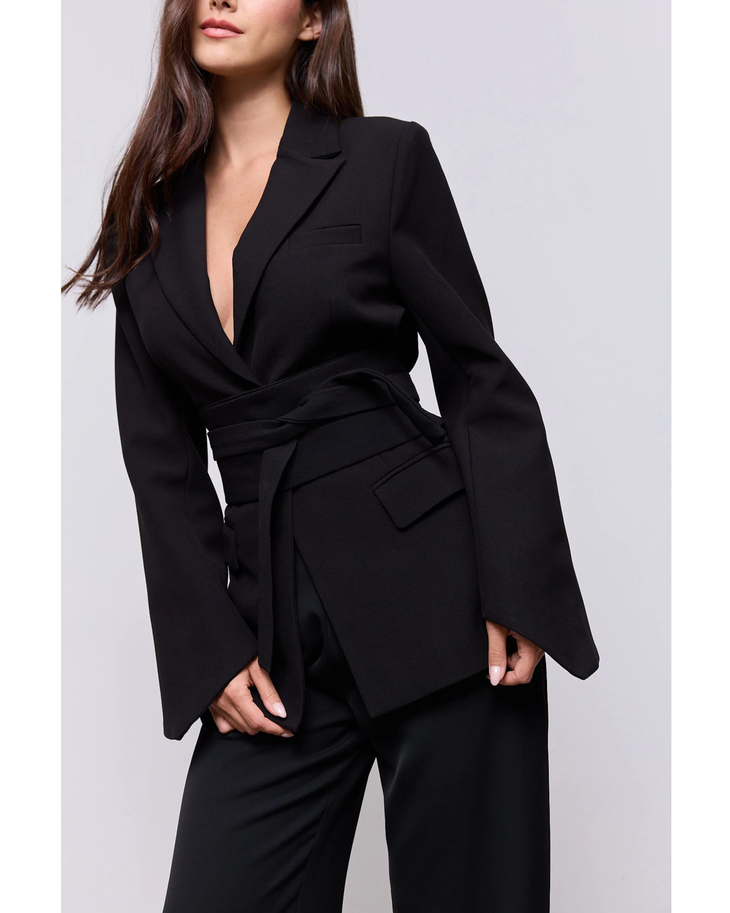Woman wearing a black belted blazer with long sleeves and matching trousers — Odd Muse | Endless UAE