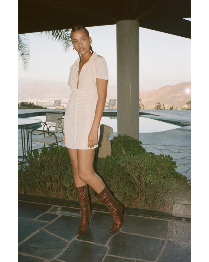 Cream short-sleeve ruched shirt dress with collar and button front — With Jean | Endless UAE