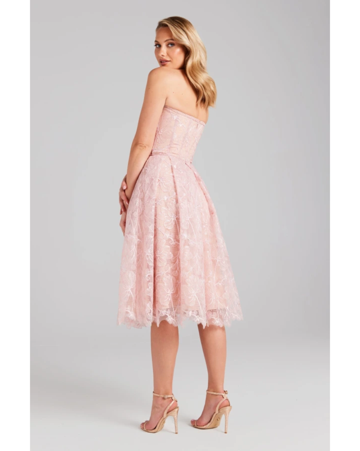 Blush pink strapless lace midi dress with sweetheart neckline — Nadine Merabi | Endless UAE