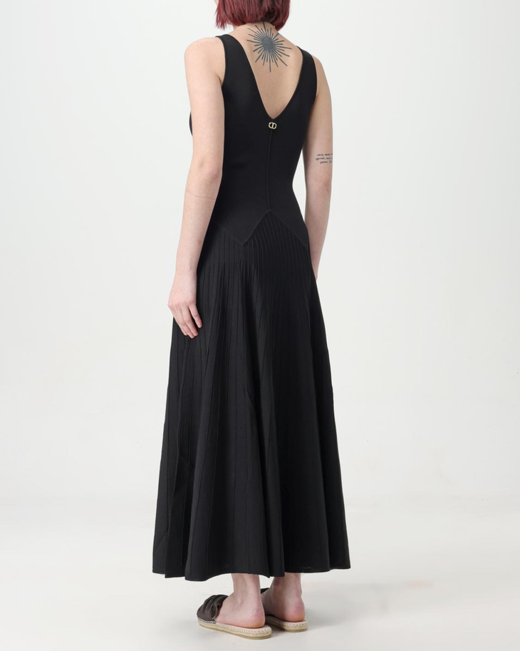 Black sleeveless V-neck pleated knit maxi dress — Twinset | Endless UAE