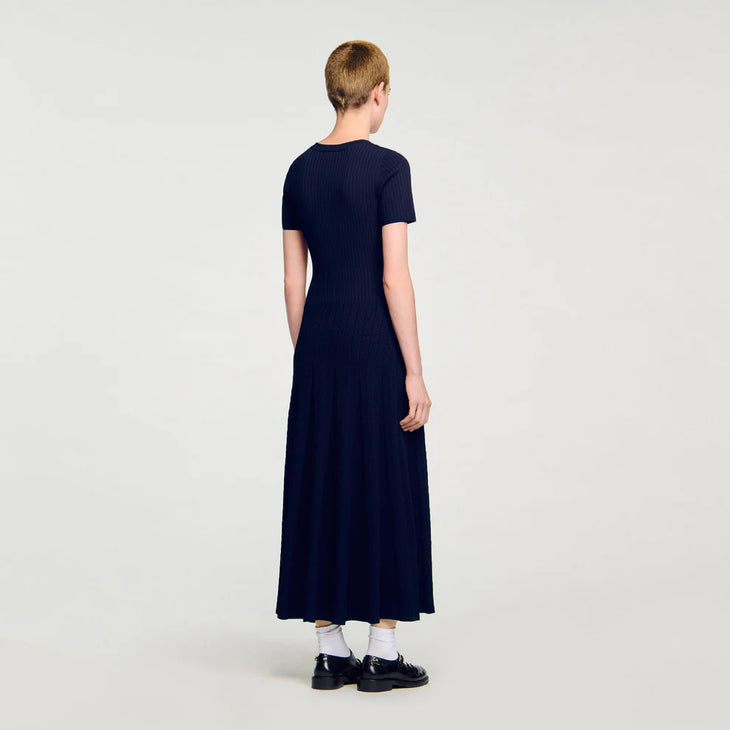 Woman wearing navy ribbed knit maxi dress with short sleeves and button front — Endless | Endless UAE