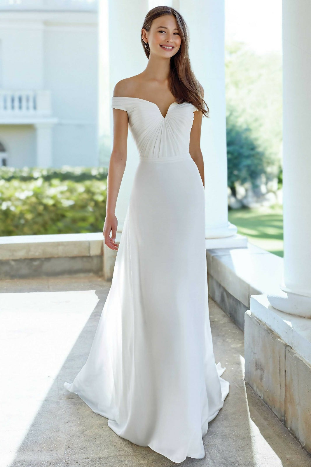 Off-shoulder white wedding dress with ruched bodice and flowing skirt — Justin Alexander | Endless UAE