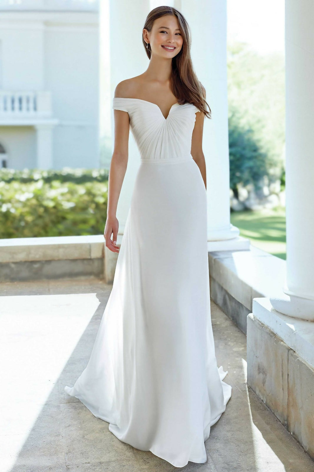 Off-shoulder white wedding dress with ruched bodice and flowing skirt — Justin Alexander | Endless UAE