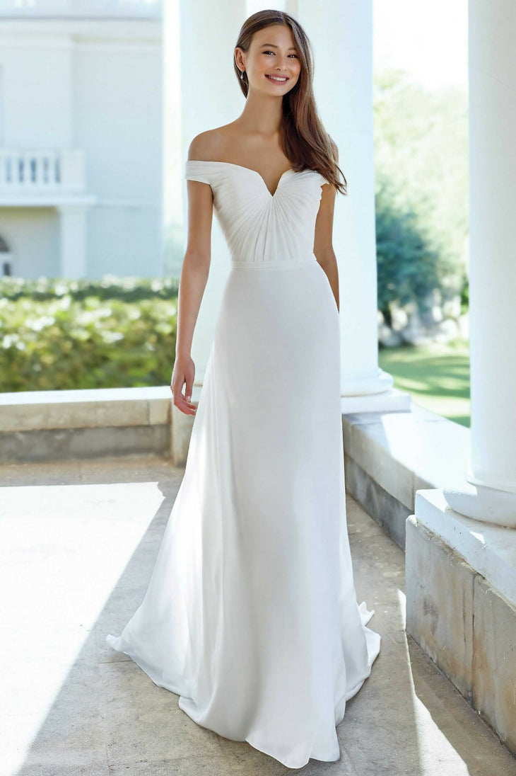 Off-shoulder white wedding dress with ruched bodice and flowing skirt — Justin Alexander | Endless UAE