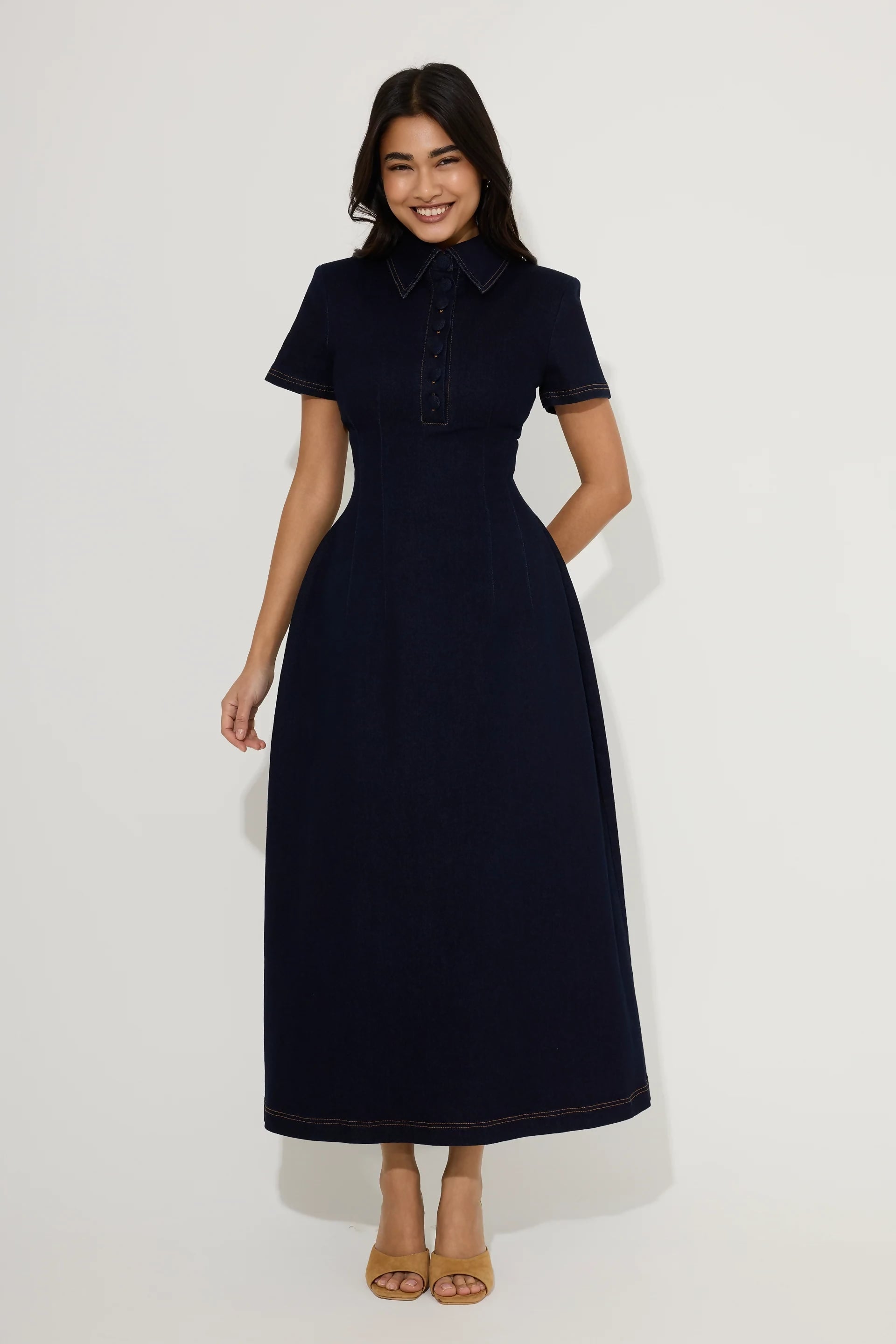 Woman wearing navy cotton denim collared midi dress with short sleeves — Endless | Endless UAE