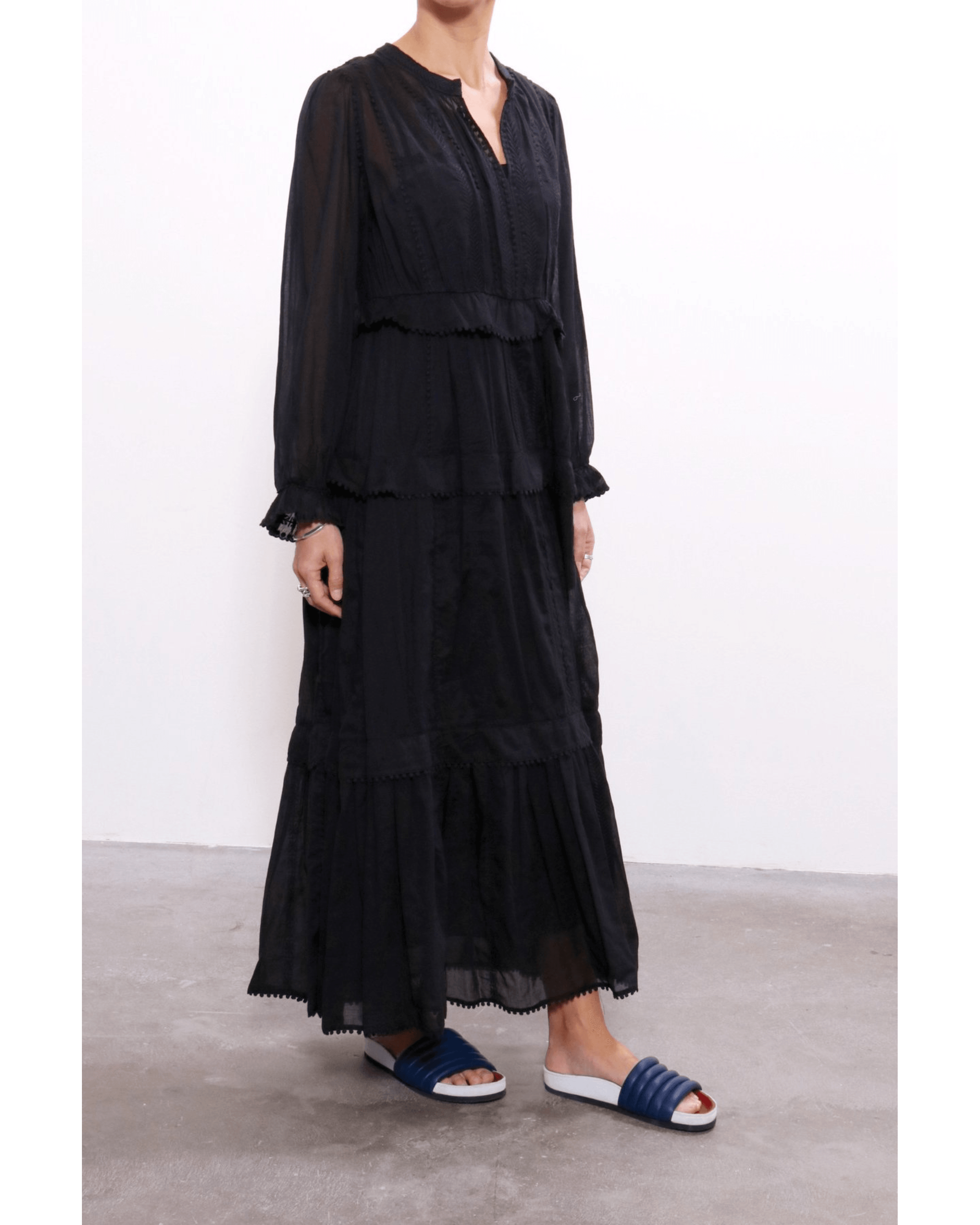 Aboni Embroidered Dress - Endless - UAE Rental and Resale for Women's Fashion