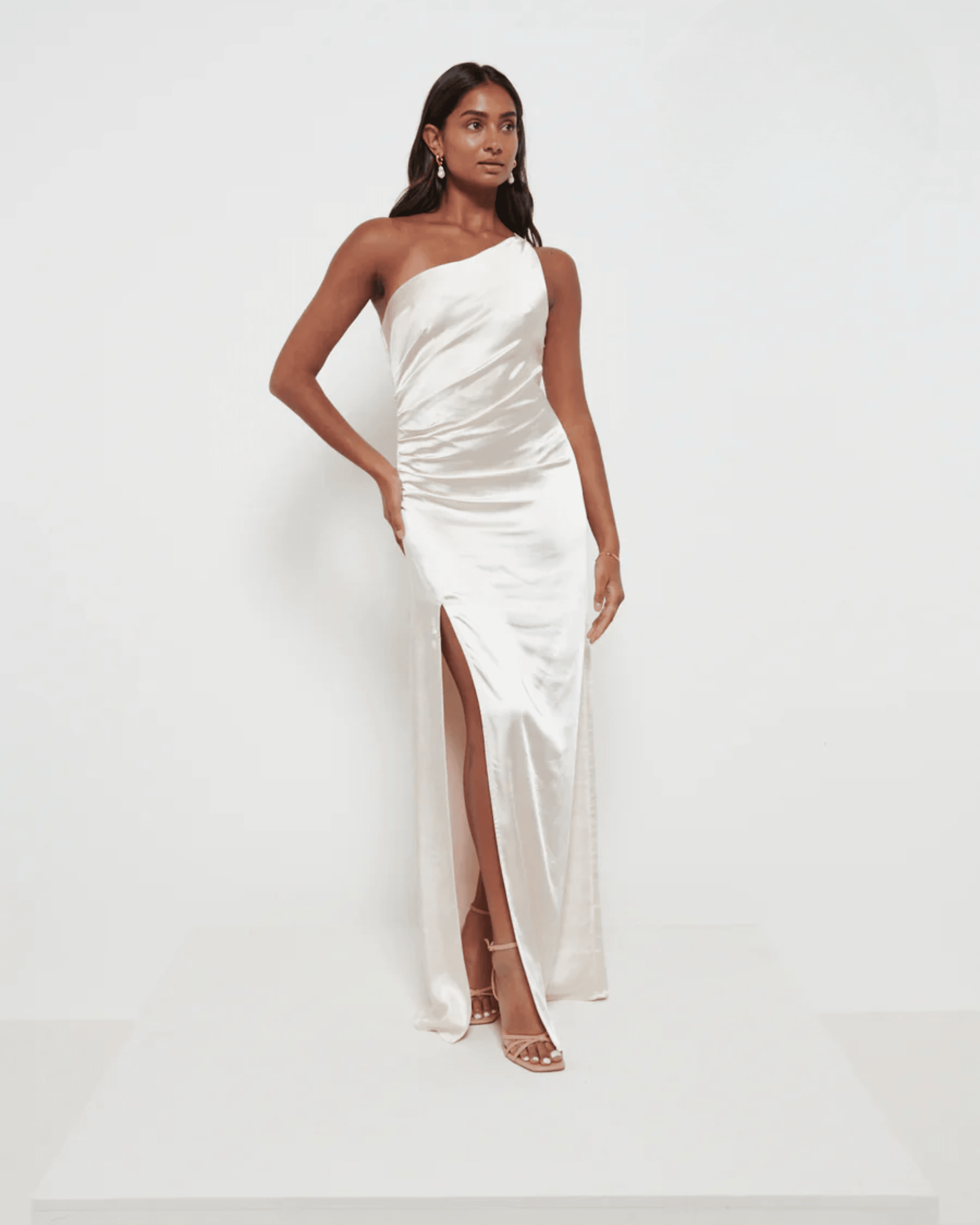 Amelia Ruched Maxi Bridesmaid Dress - Endless - UAE Rental and Resale for Women's Fashion