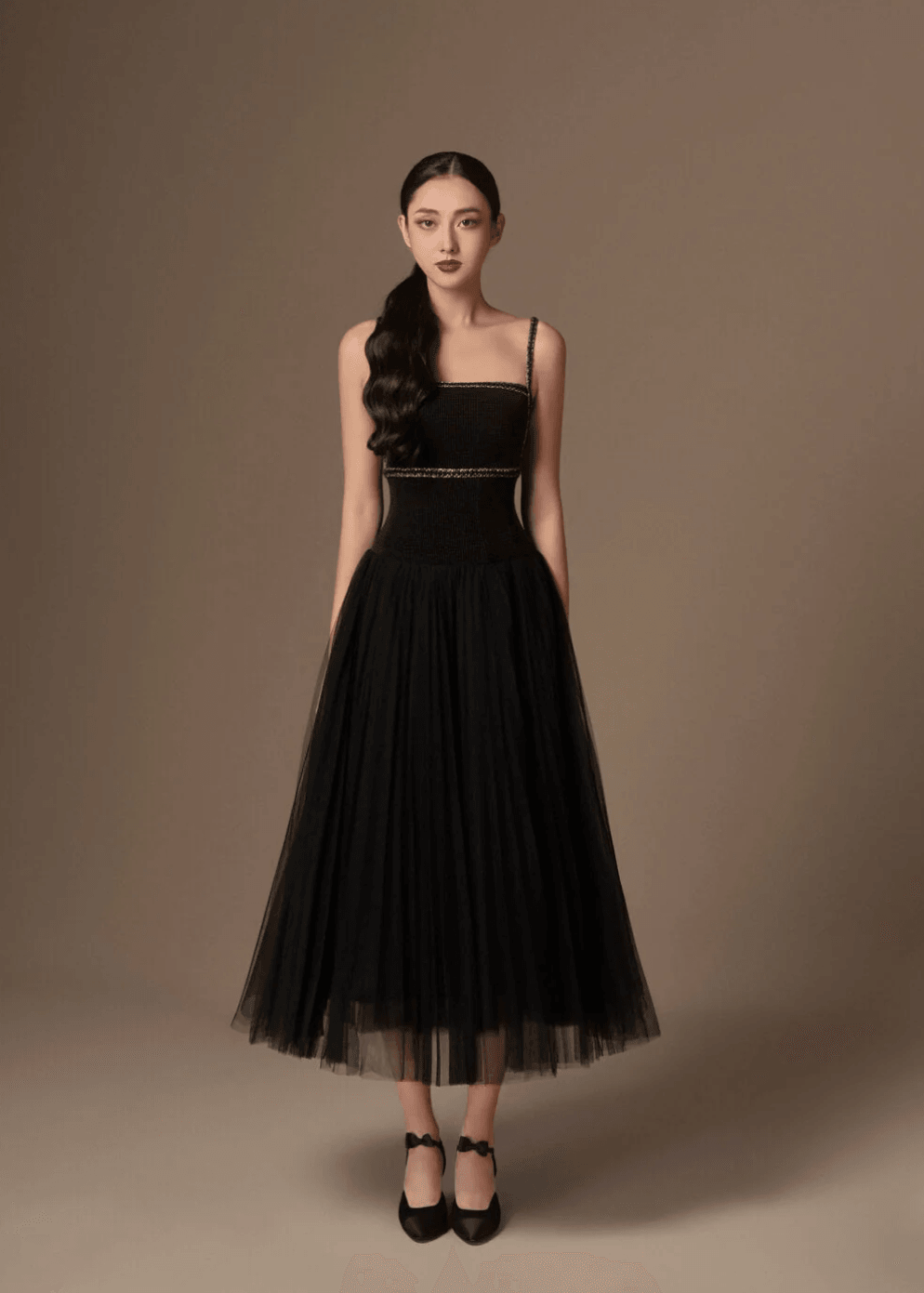 Aurora Pleated Midi Dress - Endless - UAE Rental and Resale for Women's Fashion