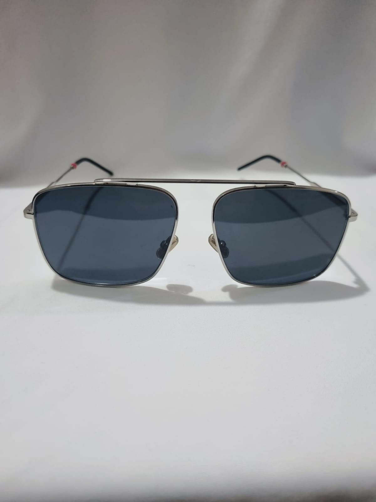 Dior Homme 0220S Navigator-style sunglasses with metal frame detail — Dior | Endless UAE