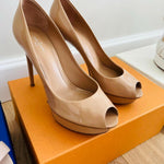 Beige Patent Leather Platform Peep Toe Eyeline Pumps - Endless - UAE Rental and Resale for Women's Fashion