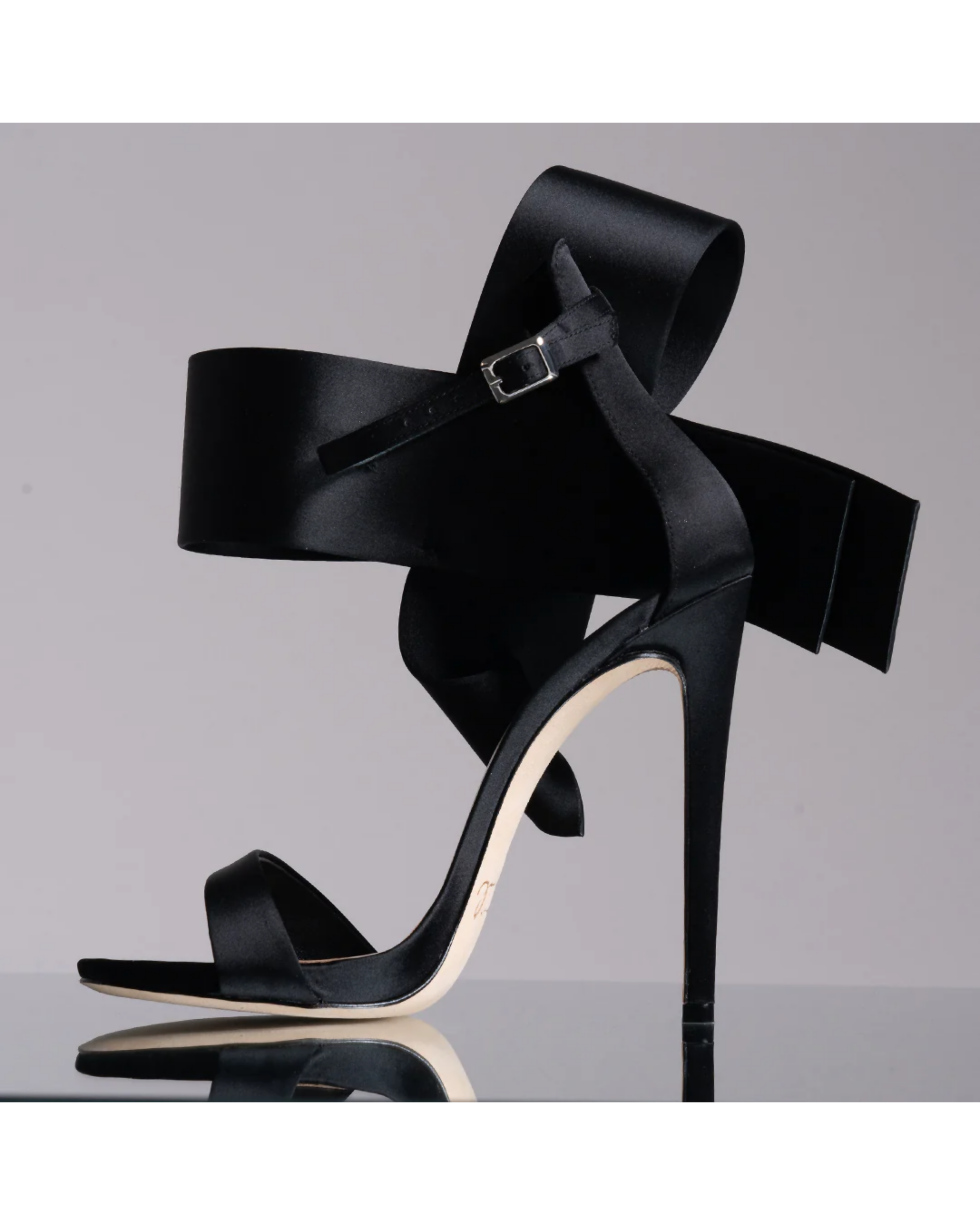 Bow Open-Toe Sandals - Endless - UAE Rental and Resale for Women's Fashion