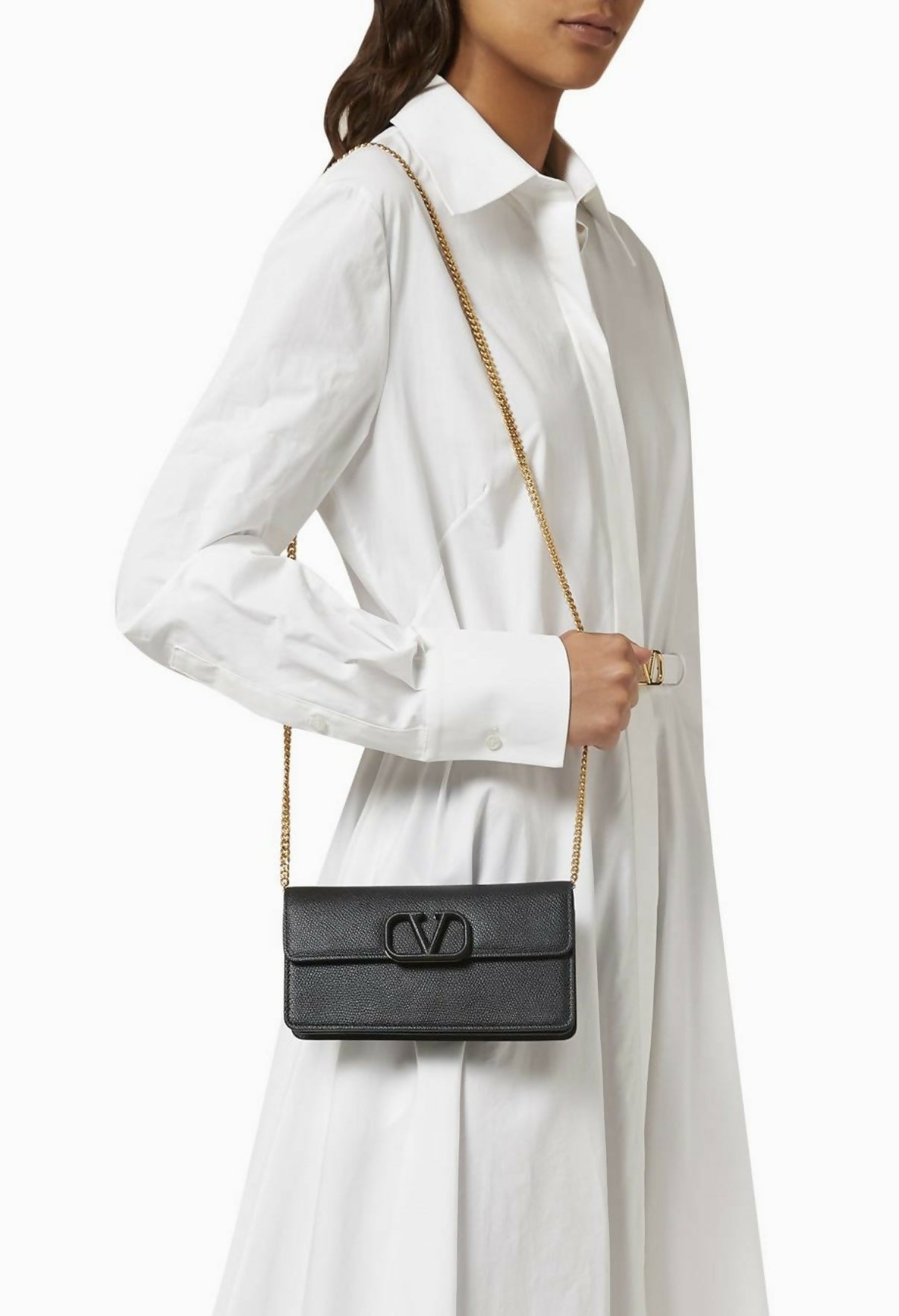 Black leather VLOGO chain wallet with gold hardware — Valentino | Endless UAE