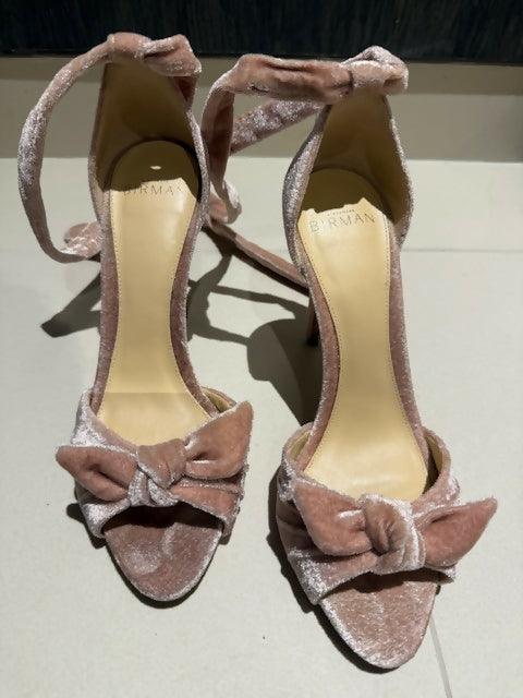 Clarita Bow-Embellished Velvet Sandals Blush - Endless - UAE Rental and Resale for Women's Fashion