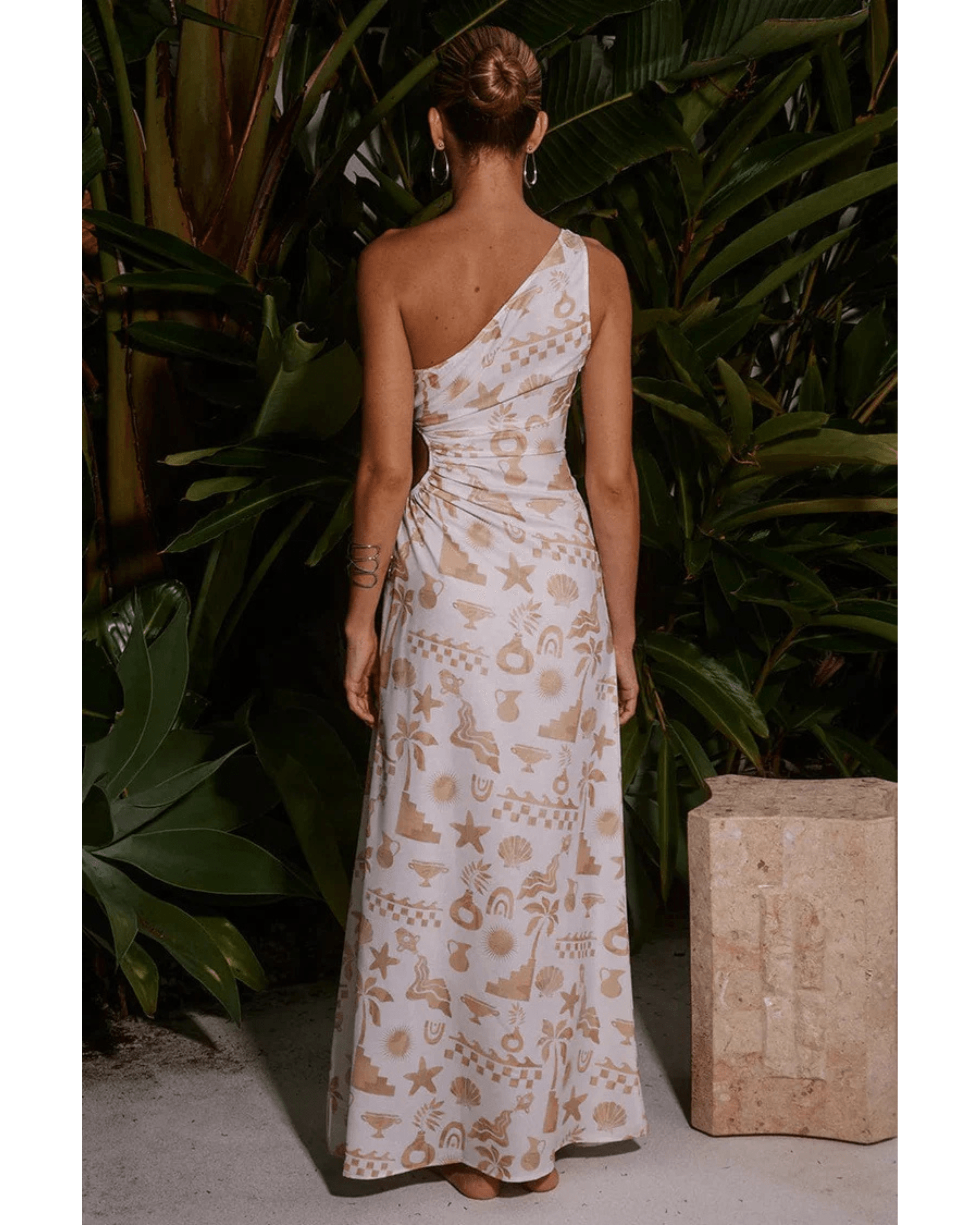 Cove Maxi Dress - Endless - UAE Rental and Resale for Women's Fashion