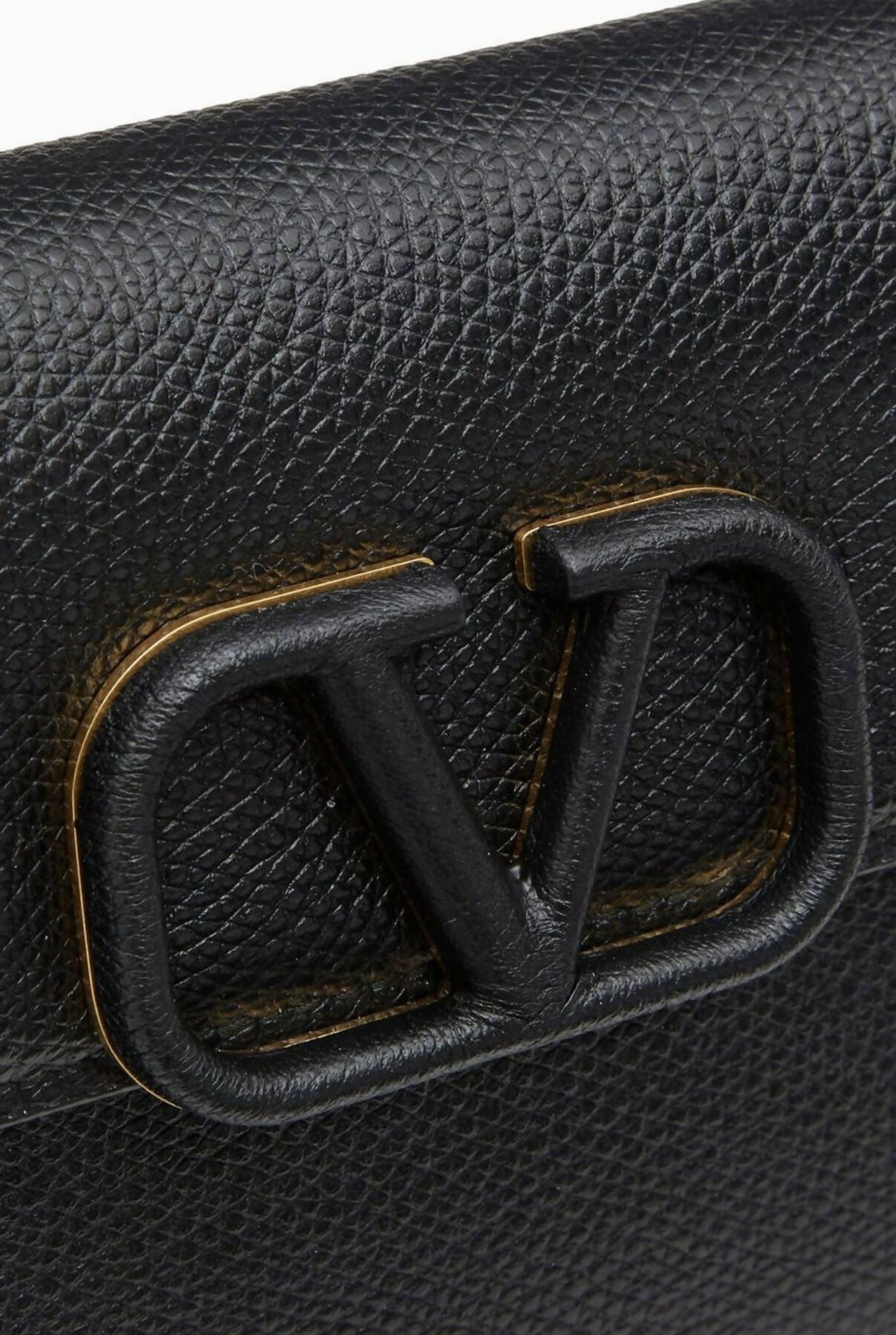 Black leather VLOGO chain wallet with gold hardware — Valentino | Endless UAE