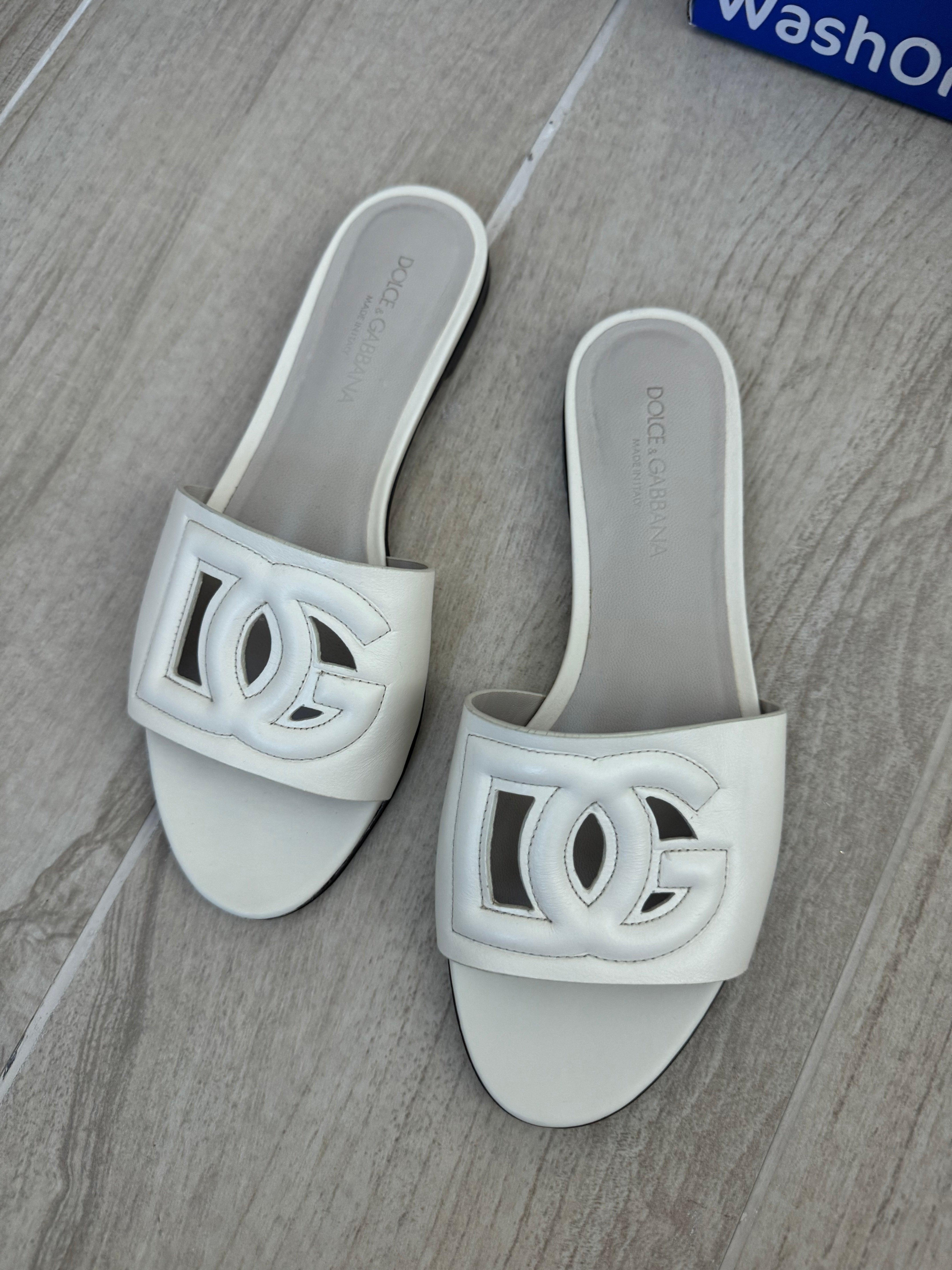 Dg White Leather Sandals - Endless - UAE Rental and Resale for Women's Fashion