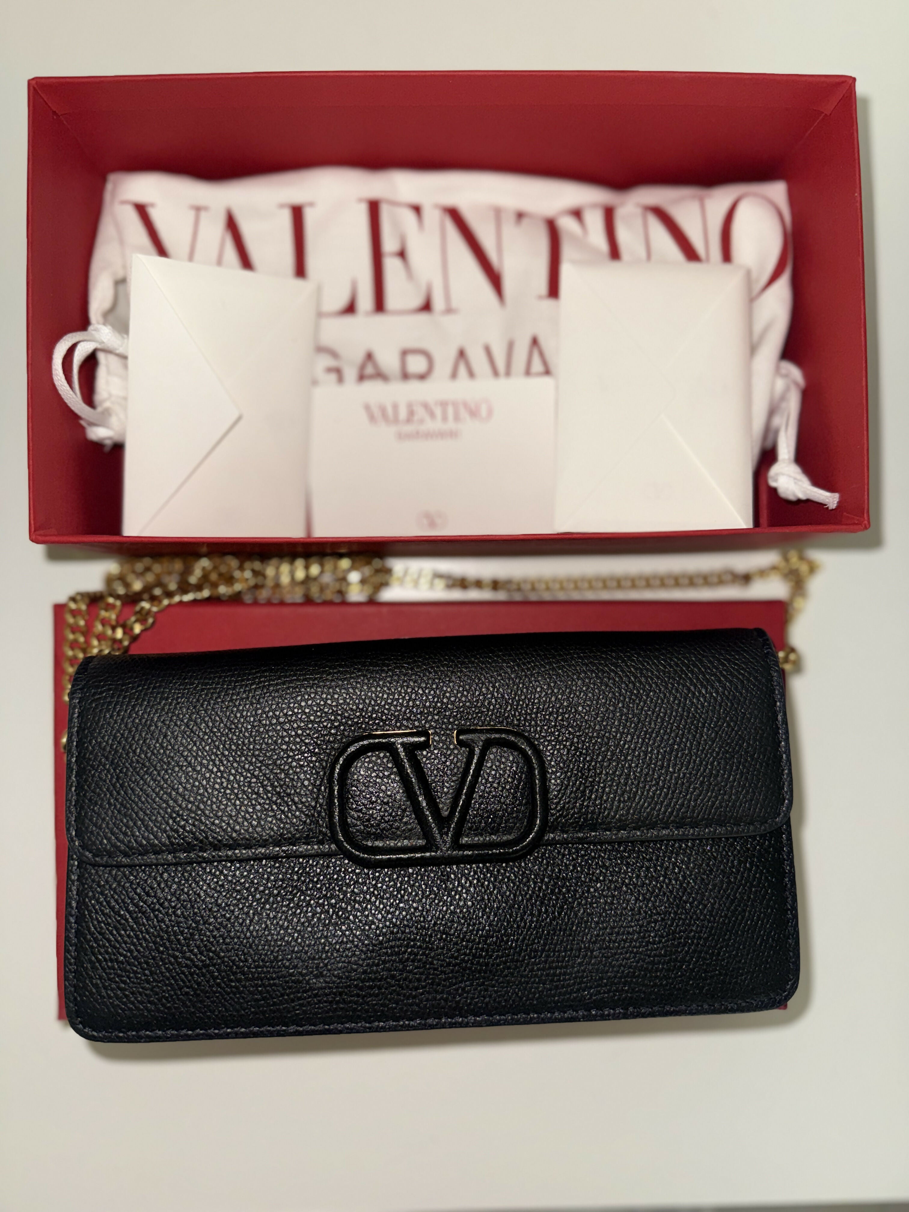 Black leather VLOGO chain wallet with gold hardware — Valentino | Endless UAE