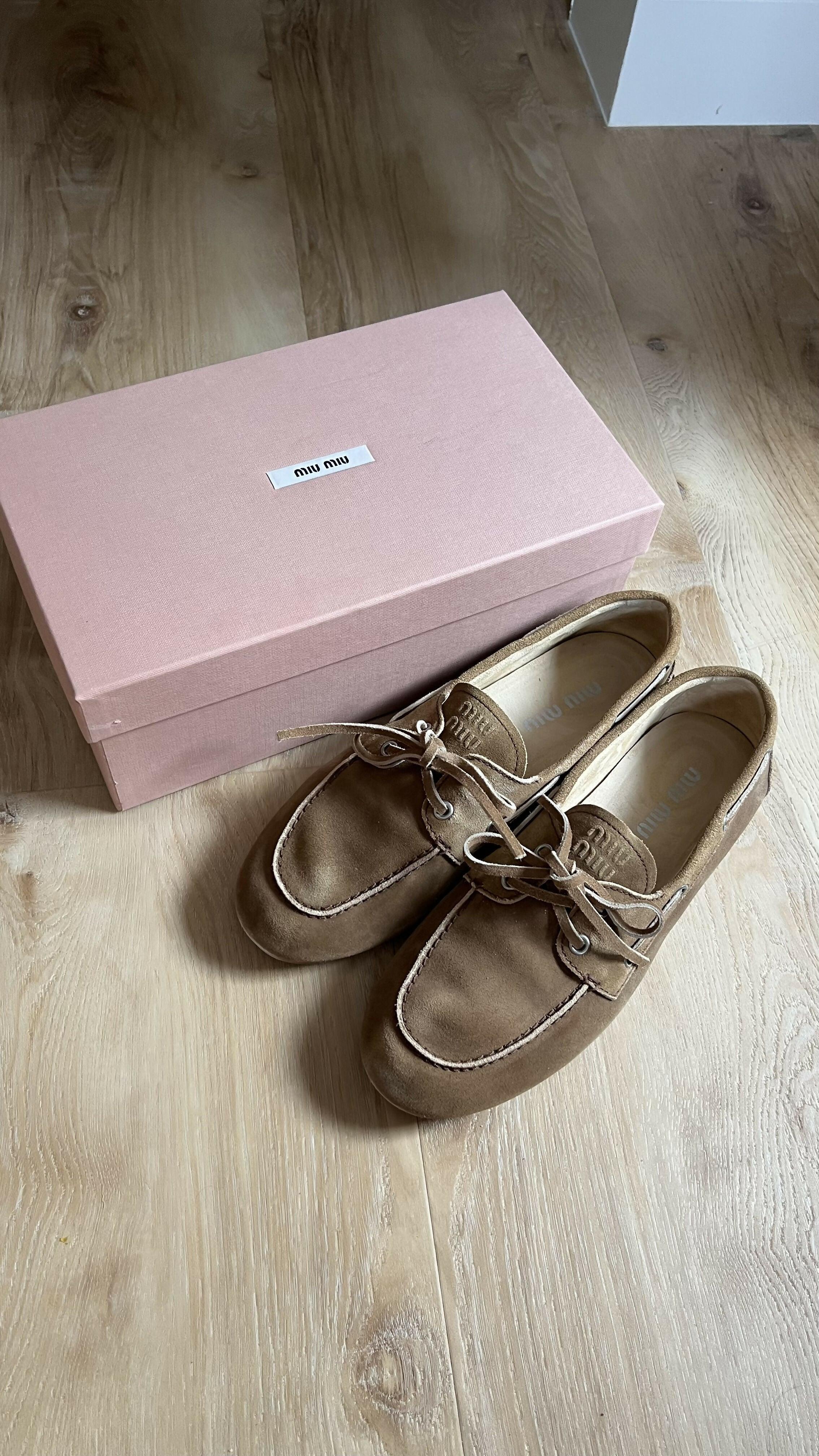 Faded Unlined Suede Loafers - Endless - UAE Rental and Resale for Women's Fashion
