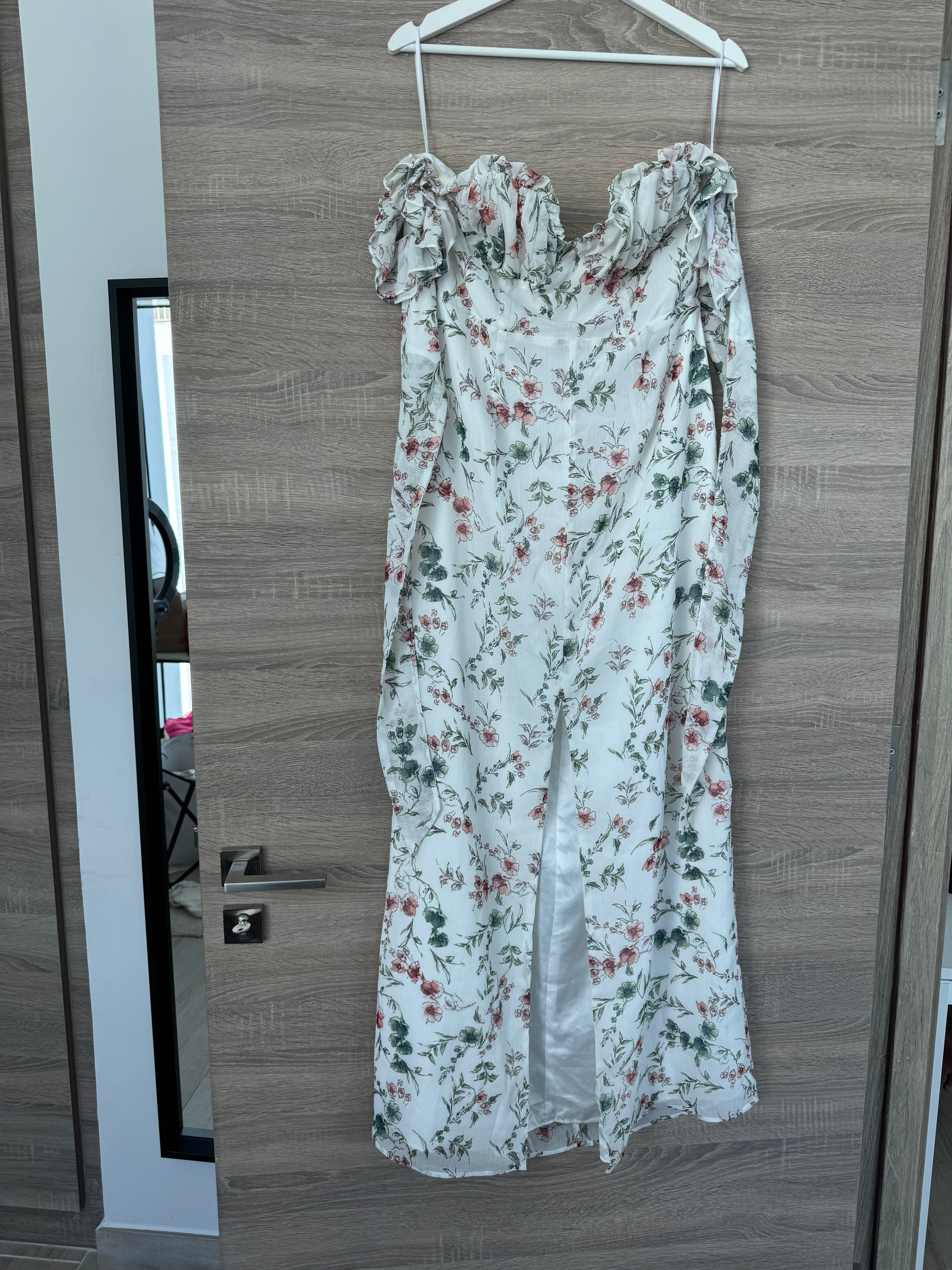 Floral Midi Dress - Endless - UAE Rental and Resale for Women's Fashion