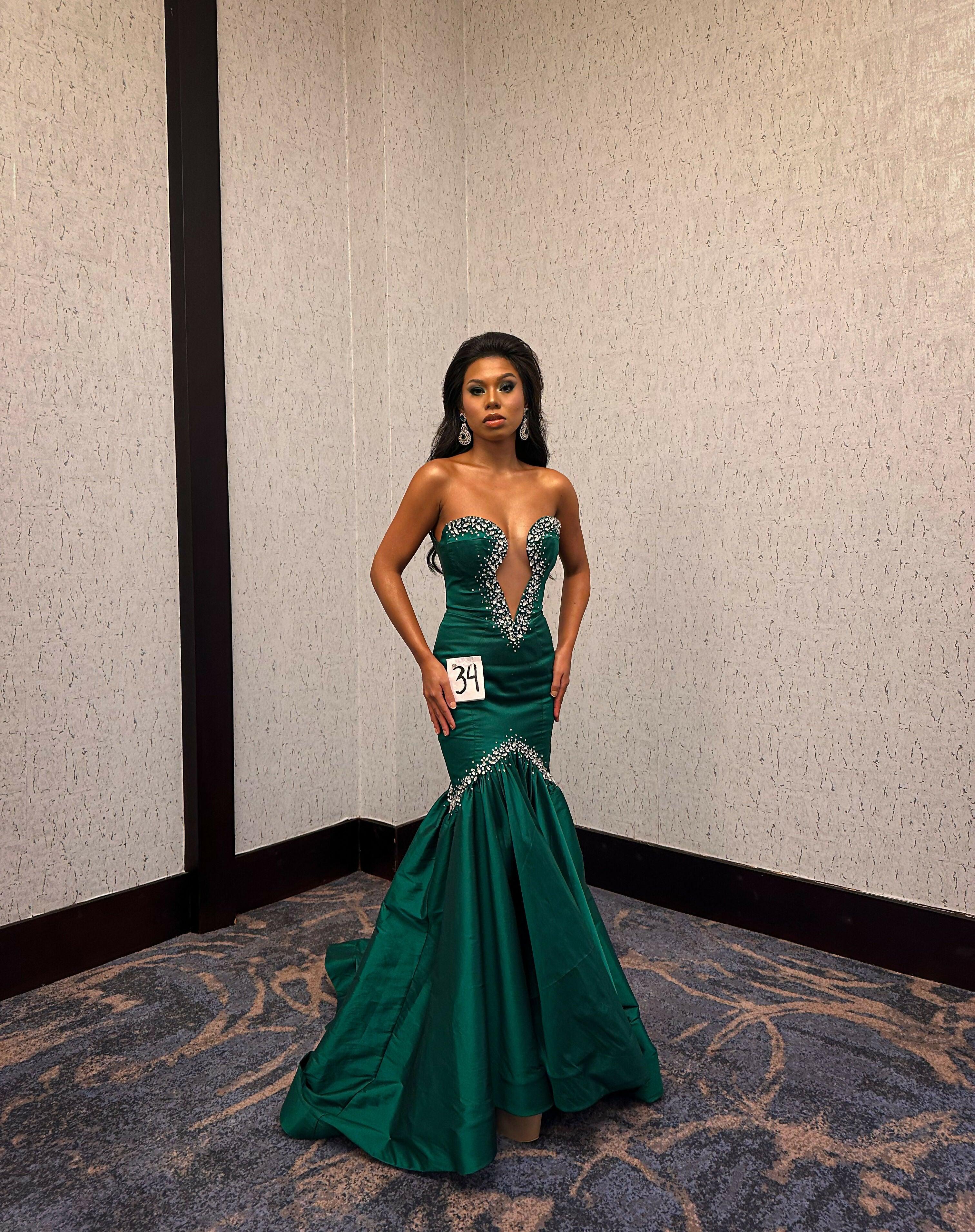 Green Evening Dress - Endless - UAE Rental and Resale for Women's Fashion